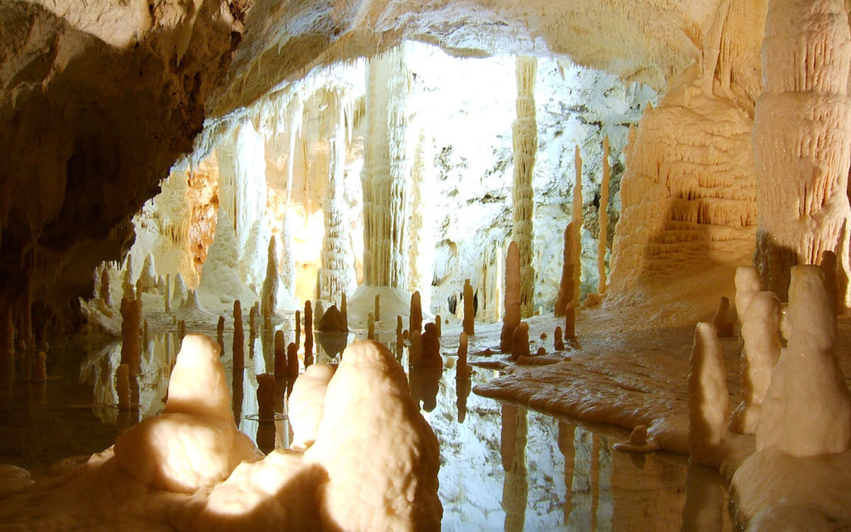 Grotte Frasassi  hotel biglietto Grotte Frasassi